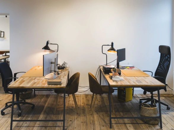 Espace de coworking partagé à Nivelles avec postes de travail flexibles
