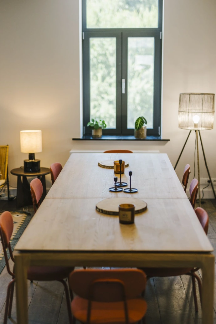 Cuisine et espace commun du coworking à la Ferme de Willambroux, Nivelles